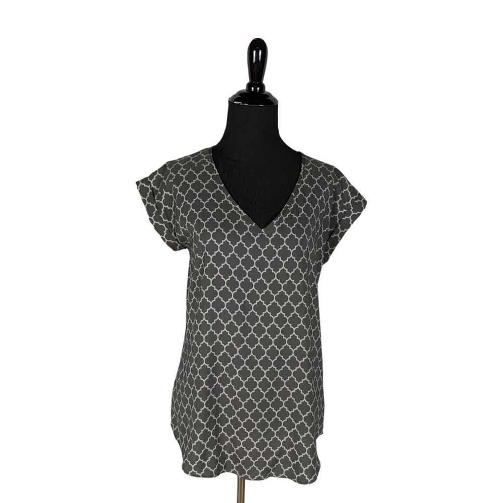 Express Sz S Women's Gray Medallion Print Vneck Short Sleeve Satin Blouse